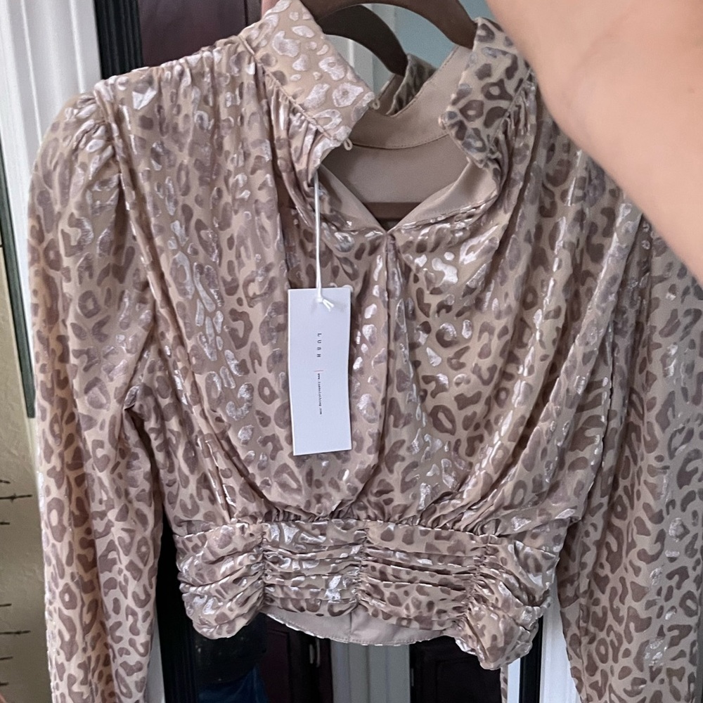 Cutout Crop Top-Velvet Cheetah Print Design - Picture 4 of 8
